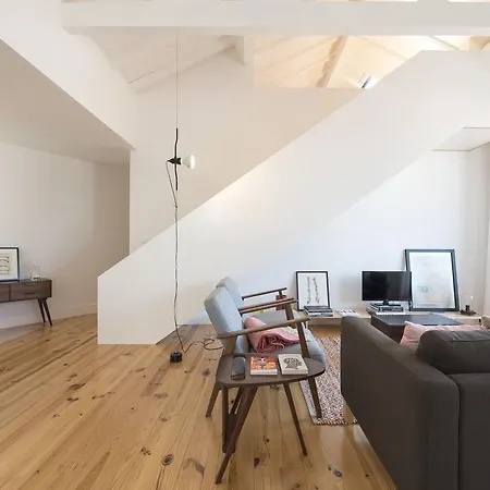 דירה Lovelystay - Floor Balcony