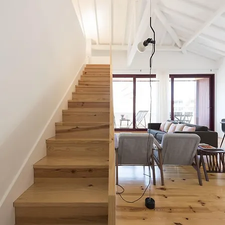 Lovelystay - Floor Balcony פורטו
